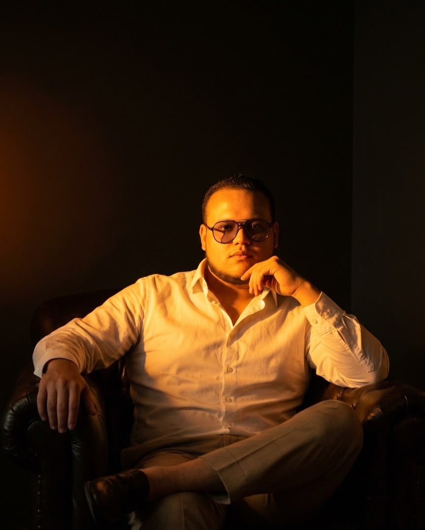 Licenciado Sánchez Reyes en su despacho